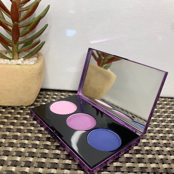 Mac Cosmetics X Dame Edna Eye Shadow Palette - Picture 2 of 4